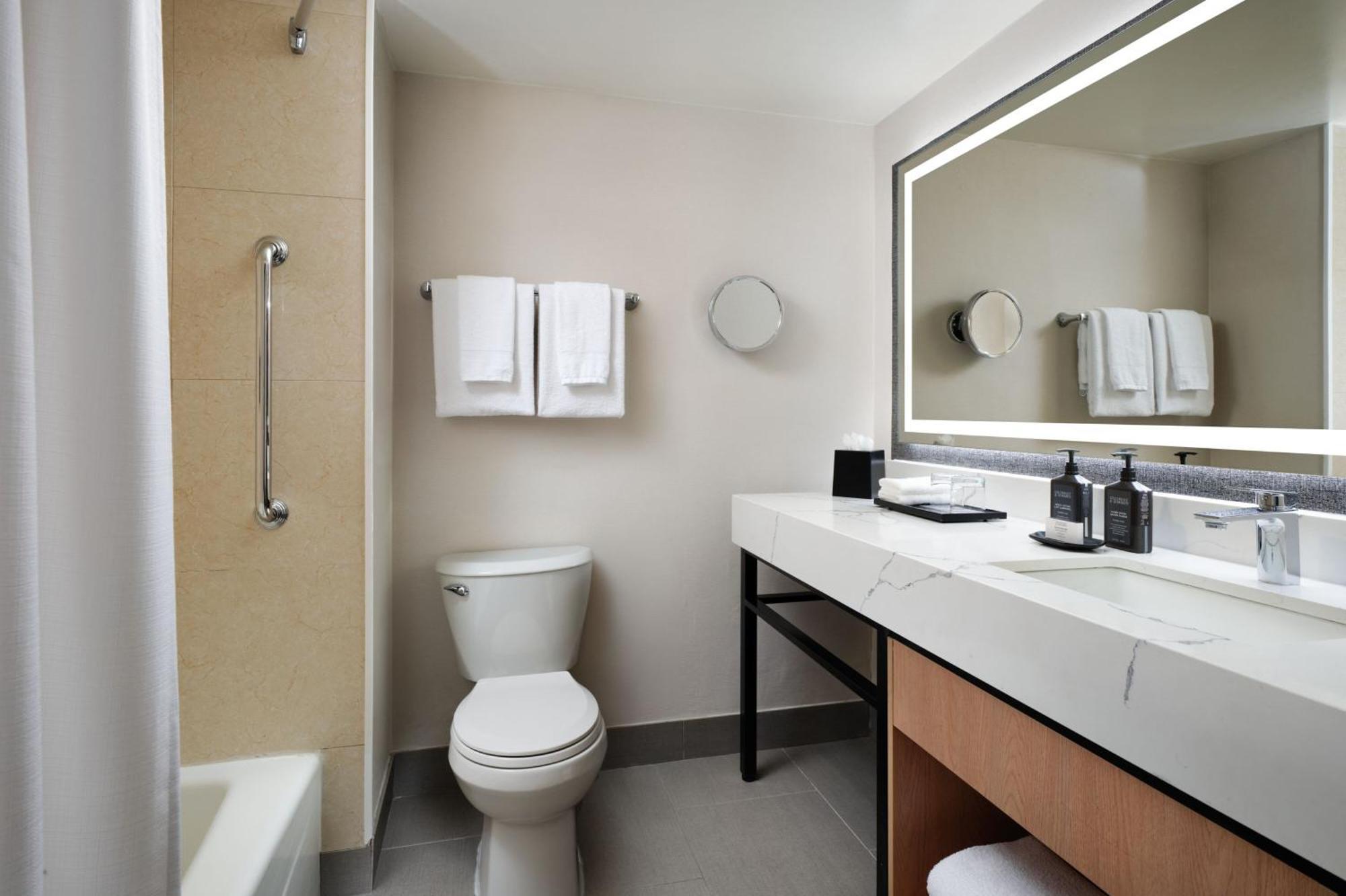Club level Guest room 1 King