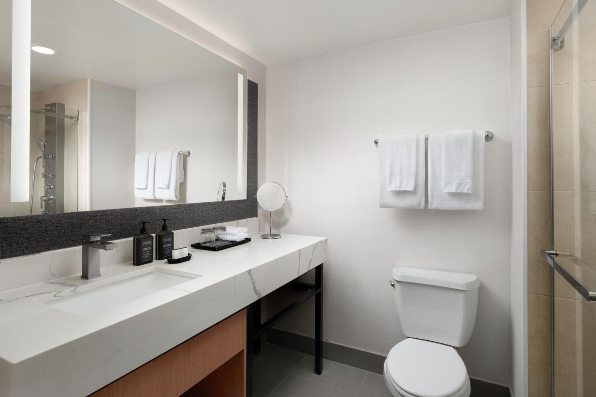 Club level Guest room 1 King
